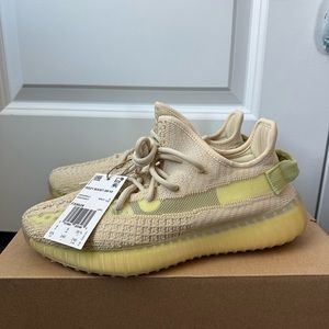 Yeezy Boost 350V2 in ‘Flax’ NWT (Size 6.5 M)